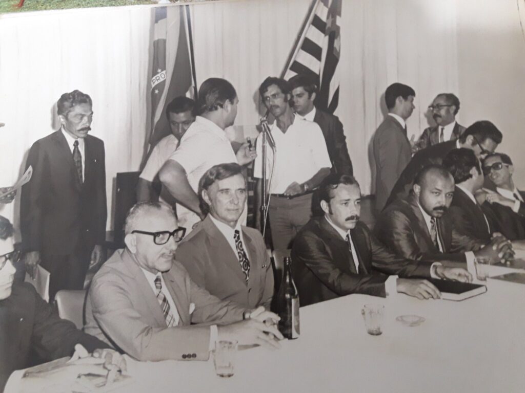 Tião Maia em visita a Araçatuba. Recebido por Alfredo Yarid Filho, Franco Baruselli, Hélio Pereira de Souza e Raymundo Oliveira.